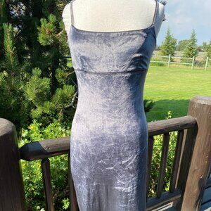 NWT Vintage BCBG Charcoal Gray Stretch Sleeveless Velvet Sheath Midi Dress Sz 10